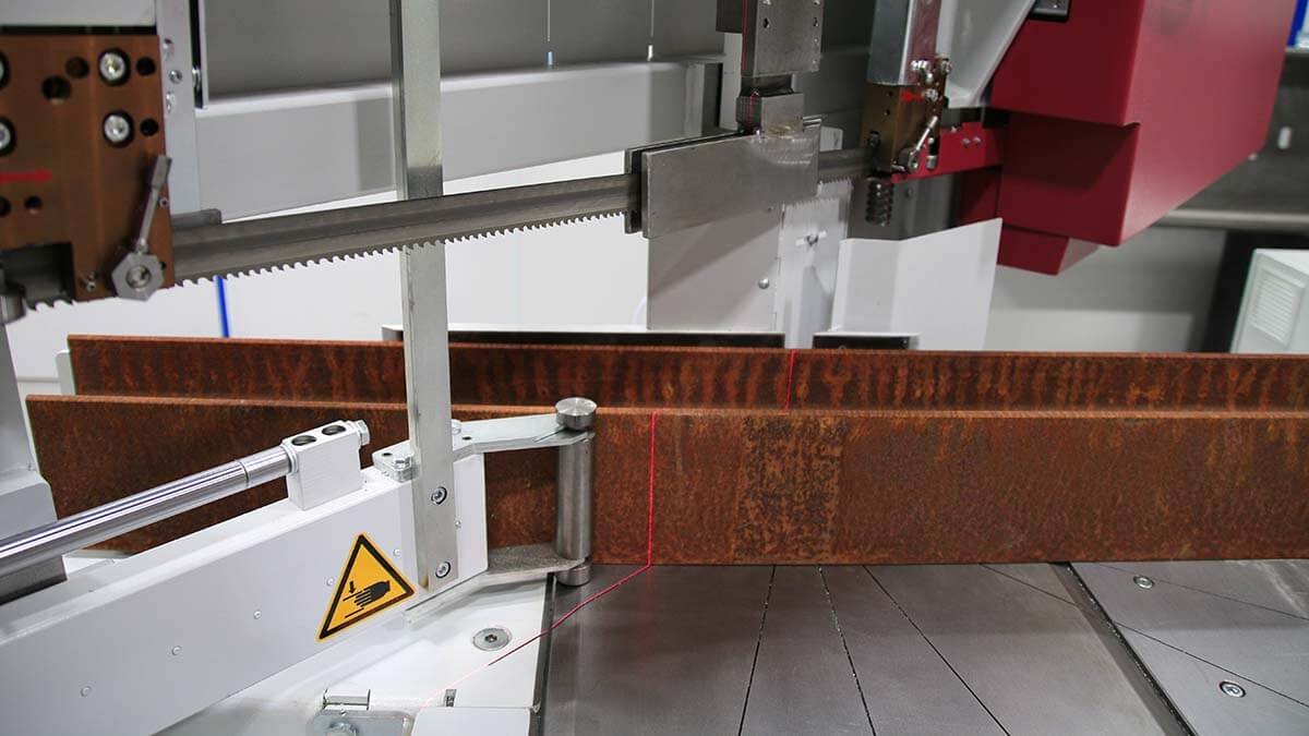 Linienlaser der Gehrungsbandsäge HBE320-523G