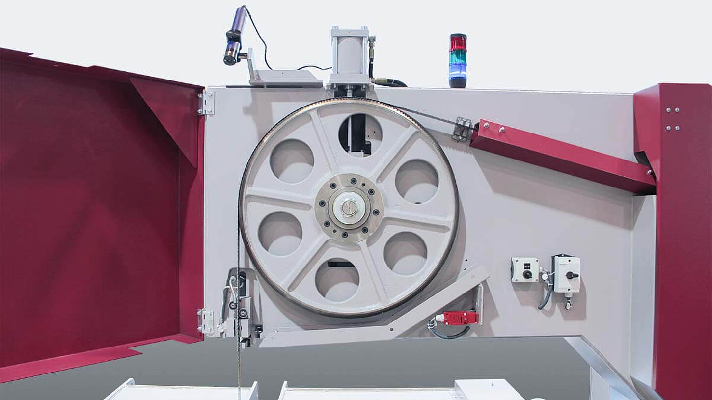 Behringer vertical bandsaw LPS100-160-6 band wheels made from vibration damping grey cast iron