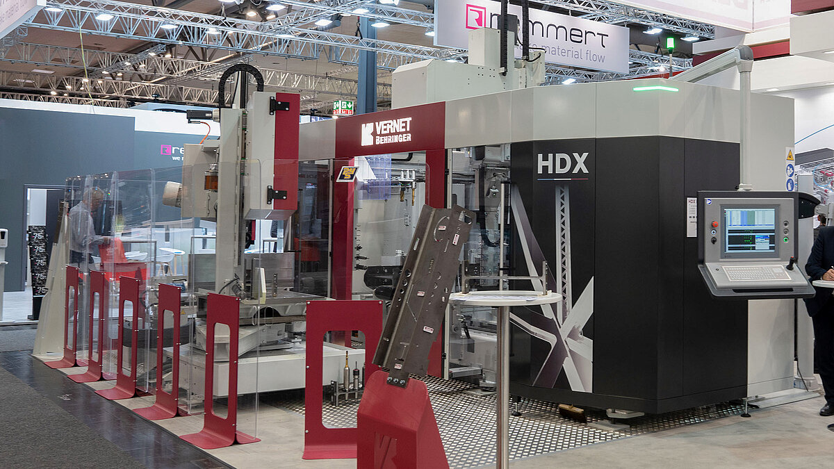 Hochgeschwindigkeits-Bohr- und Fräsmaschine Vernet Behringer HDX auf der Euroblech 2022