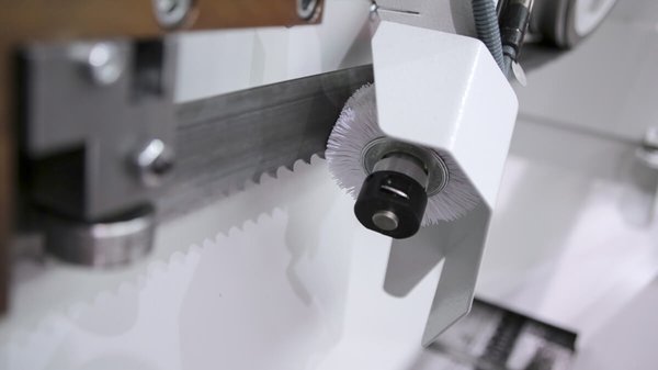 Behringer Bandsägeautomat HBE1060 elektrisch angetriebene Spänebürste