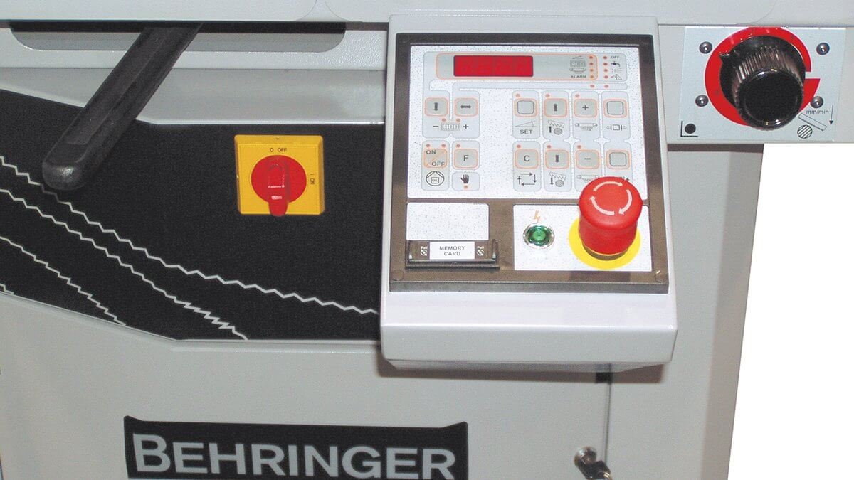 Behringer Metallbandsäge SLB230DG-HA Bedienpult